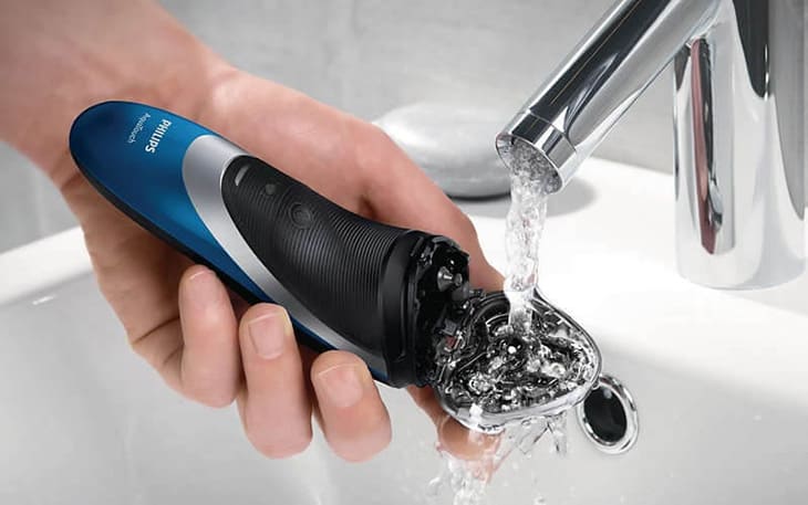 Vệ sinh rửa sạch cho máy cạo râu sau khi sử dụng Vệ sinh rửa sạch cho máy cạo râu sau khi sử dụng
