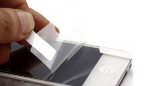 Tùy thuộc vào sở thích mà bạn có nên sử dụng miếng dán màn hình