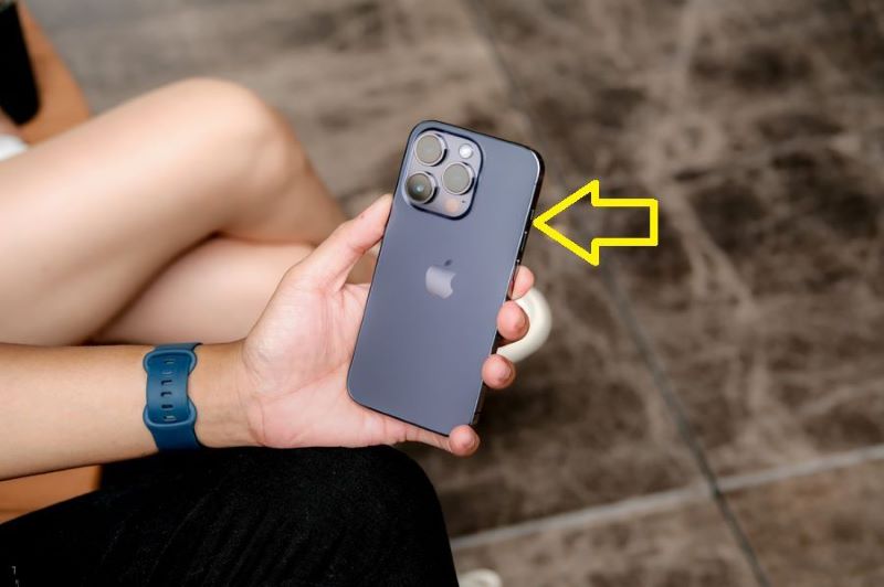 Một số người thích xài trần vì mang lại cảm giác cầm sướng hơn ốp lưng Một số người thích xài trần vì mang lại cảm giác cầm sướng hơn ốp lưng
