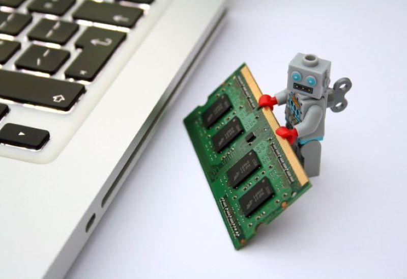 Ram laptop thường ngắn hơn so với desktop Ram laptop thường ngắn hơn so với desktop