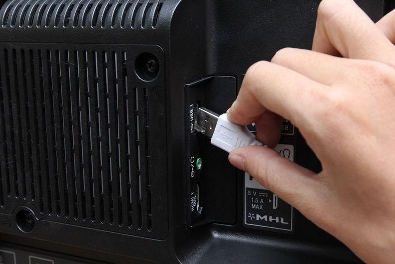 Chuột bị đơ do cắm lỗi cổng USB